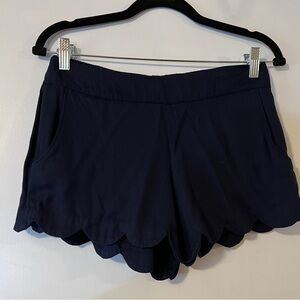 Lilly Pulitzer Navy Scalloped Dalia Shorts Size Medium EUC